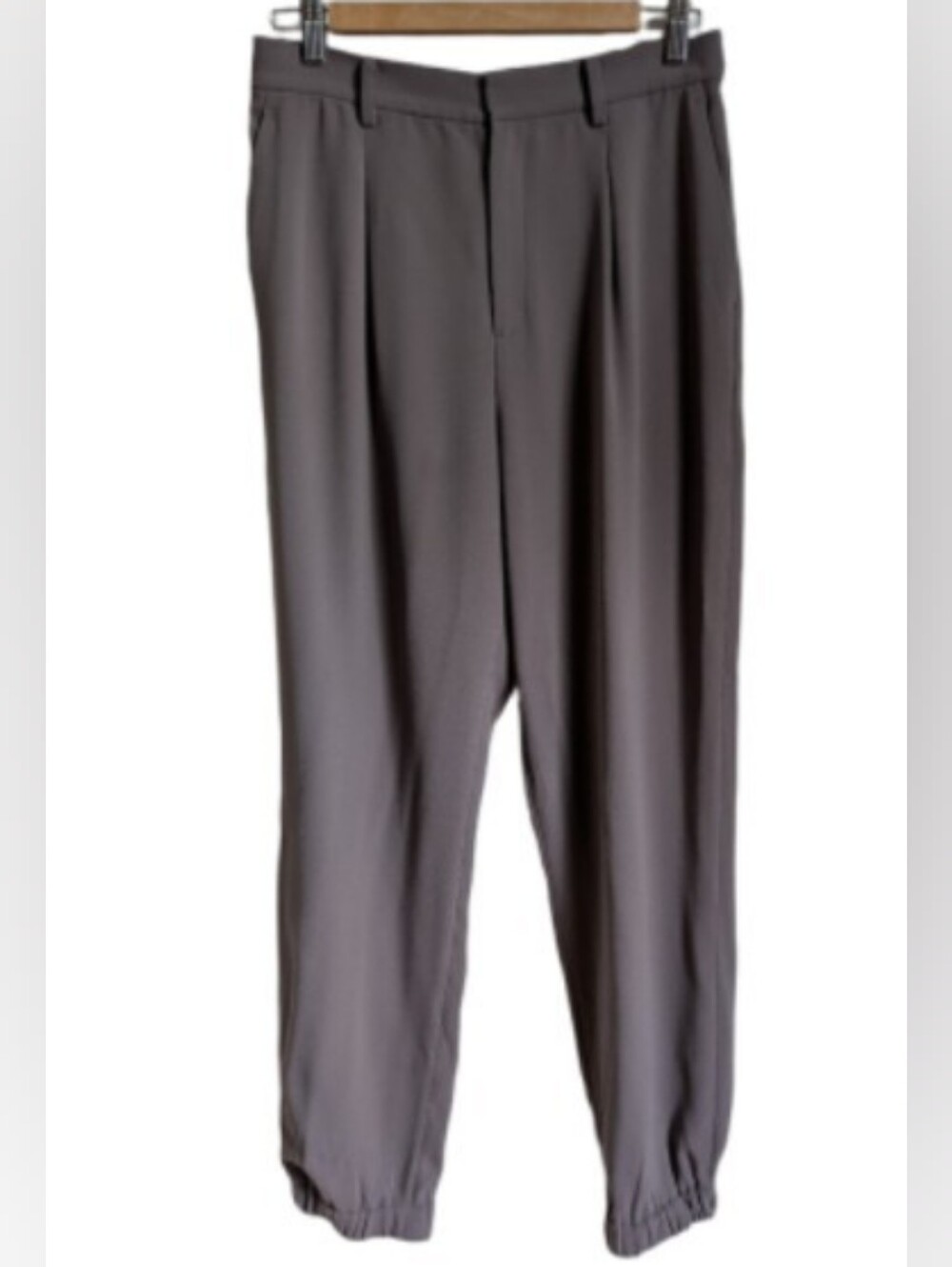 UNIQLO Taupe Dress Contemporary Minimalist Casual Office Jogger Pants Medium